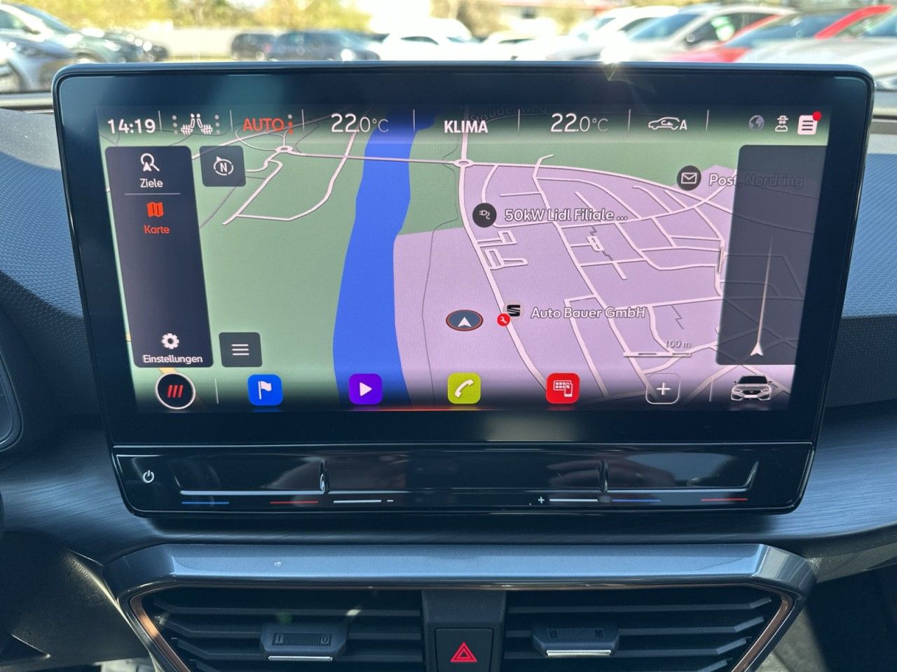 Fahrzeugabbildung CUPRA Leon Sportstourer 1.5 eTSI 150 PS DSG - mit KI generiert/bearbeitet