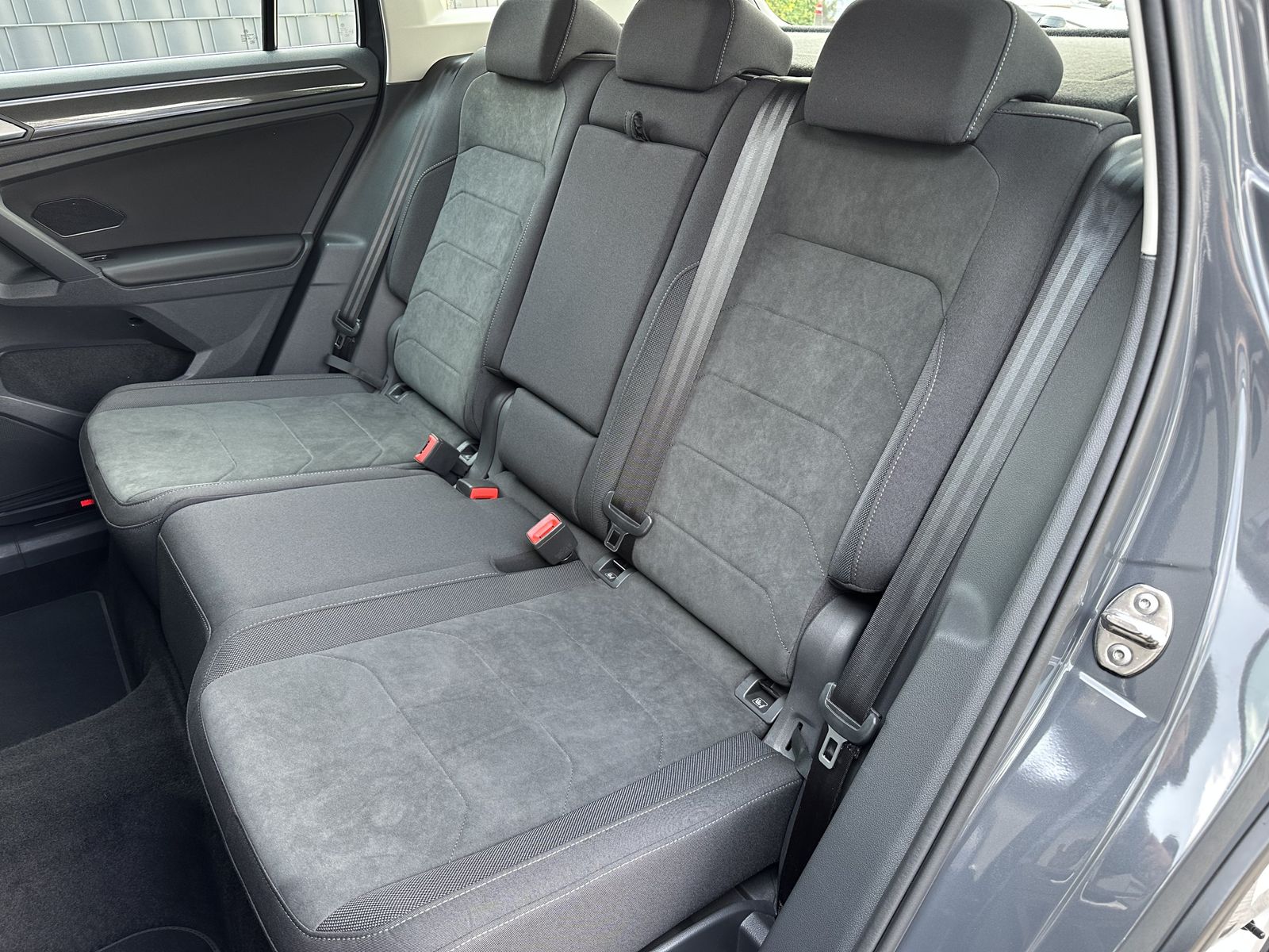 Fahrzeugabbildung Volkswagen Tiguan 1.5 TSI DSG Elegance NAV+MATRIX+ACC+VCOCK