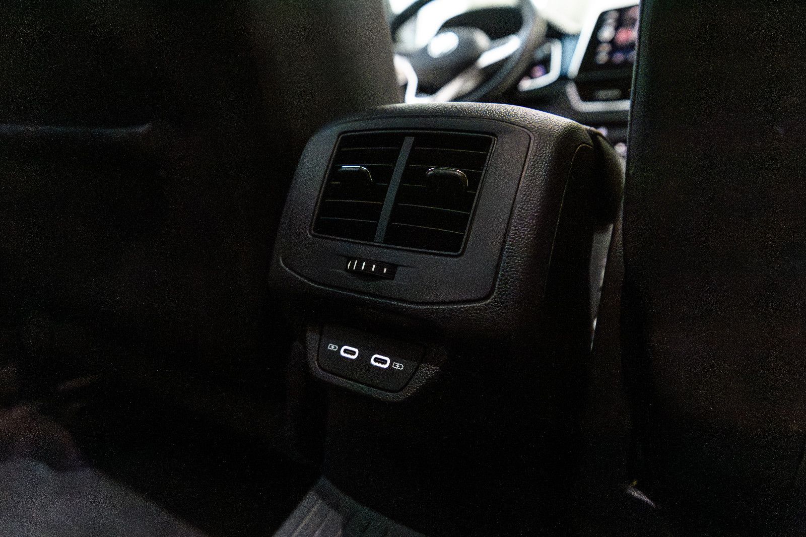 Fahrzeugabbildung Volkswagen T-Roc R-Line+LED+AHK+ACC+SIDEASISST+SHZ+EL.HK