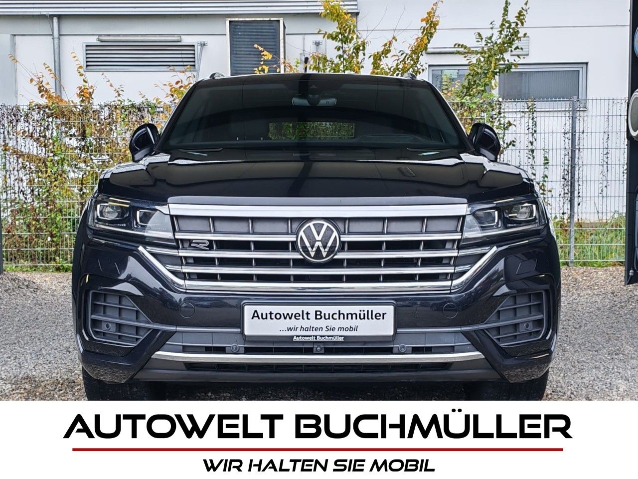 Gebrauchtwagen Volkswagen Touareg Touareg 3.0 TDI DSG R-LINE,AHK,ACC,ALLRADL,PANO in Nersingen