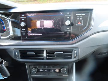 Fotografie 12 des VW Polo VI Highline 1.0 85kw R-Line Paket Pano