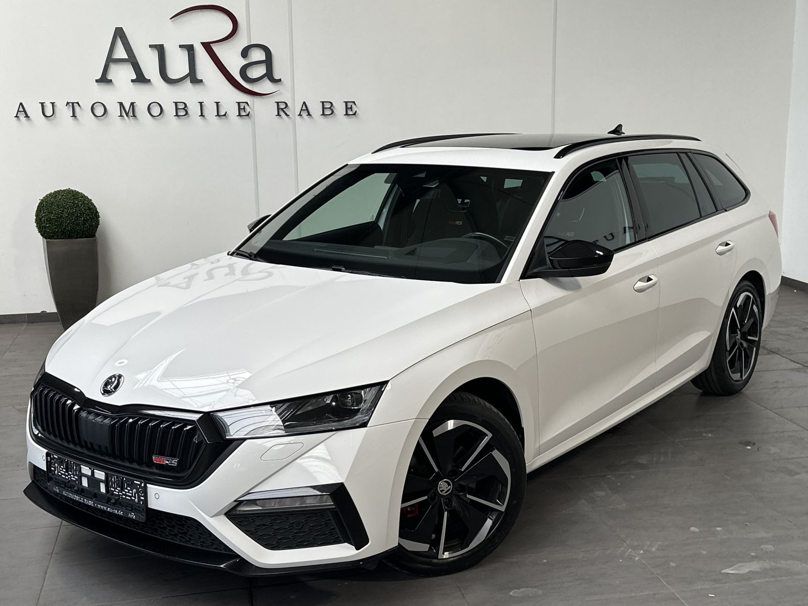 Fahrzeugabbildung SKODA Octavia Combi RS NAV+MATRIX+PANO+STHZ+18ZOLL+KAM