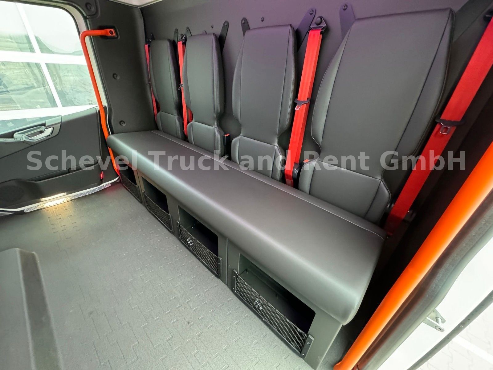 Fahrzeugabbildung Volvo FM 330 6x2 Doppelkabine Fahrgestell ADR