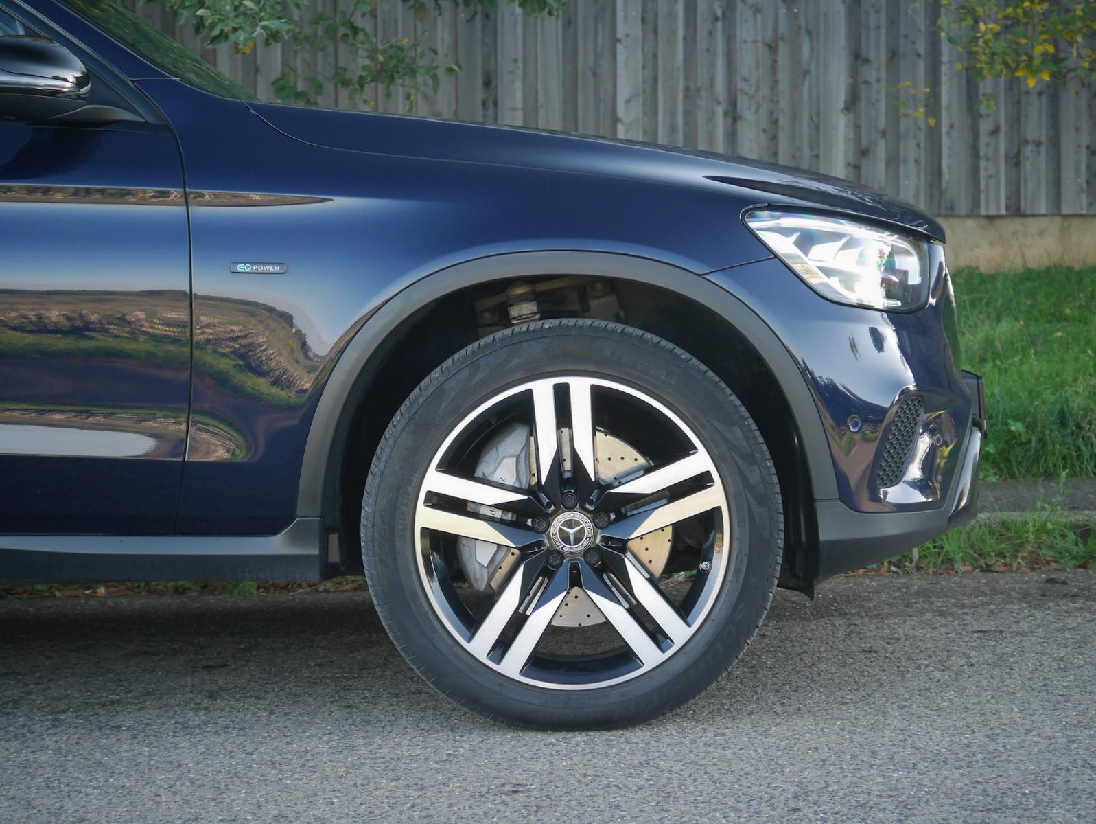Mercedes-Benz GLC 300 e 4Matic Plug-In-Hybrid//AMG Line