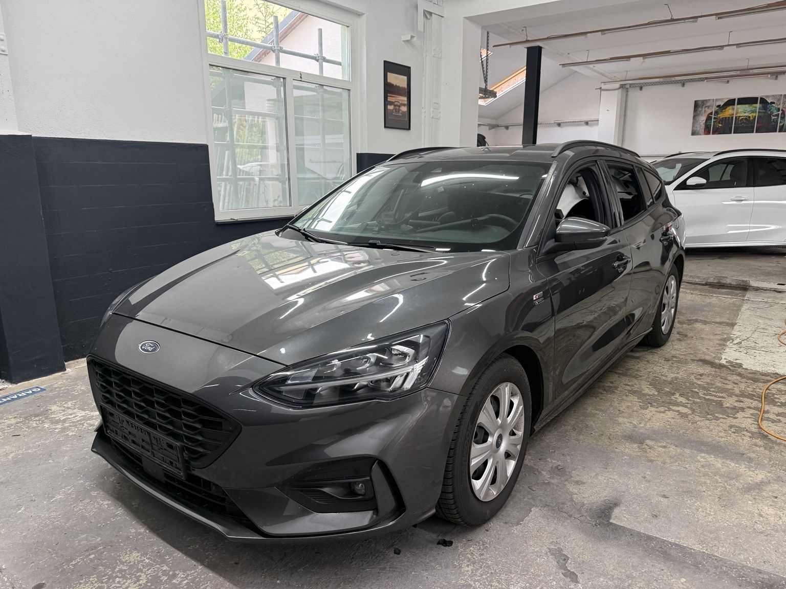 Fahrzeugabbildung Ford Focus Turnier ST-Line / Hagelschlag