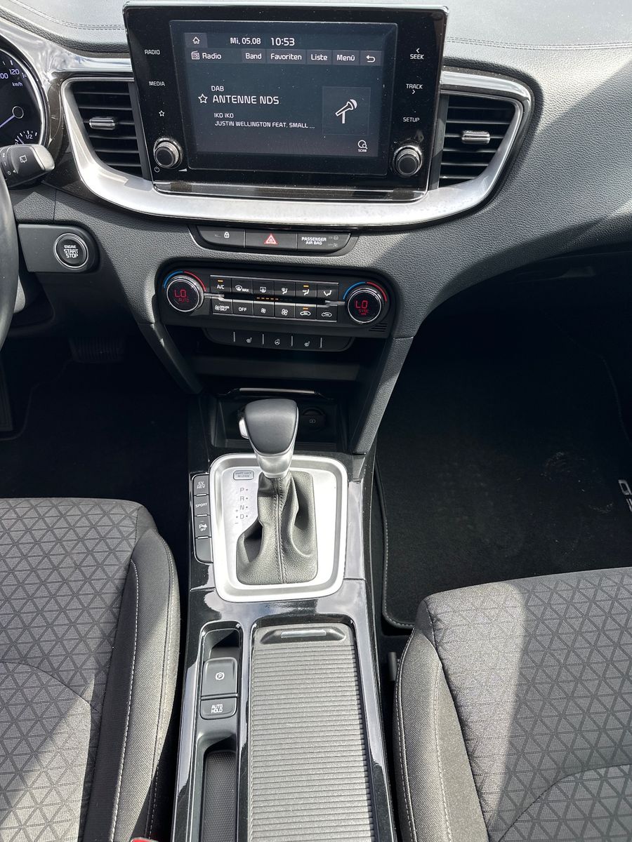 Fahrzeugabbildung Kia cee'd Sportswagon 1.6 GDI Plug-in Hybrid LED+KAM
