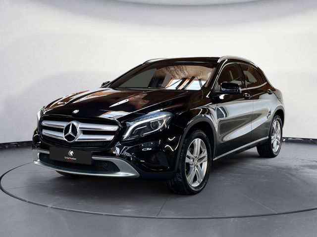 Mercedes-Benz GLA 180-AHK-XENON-SITZHZ-8FACH-SCHECKHEFT-BREMS