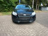 Ford Focus Turnier Ambiente - Ford Focus mit Benzin-Antrieb: Kombi, Turnier Ambiente