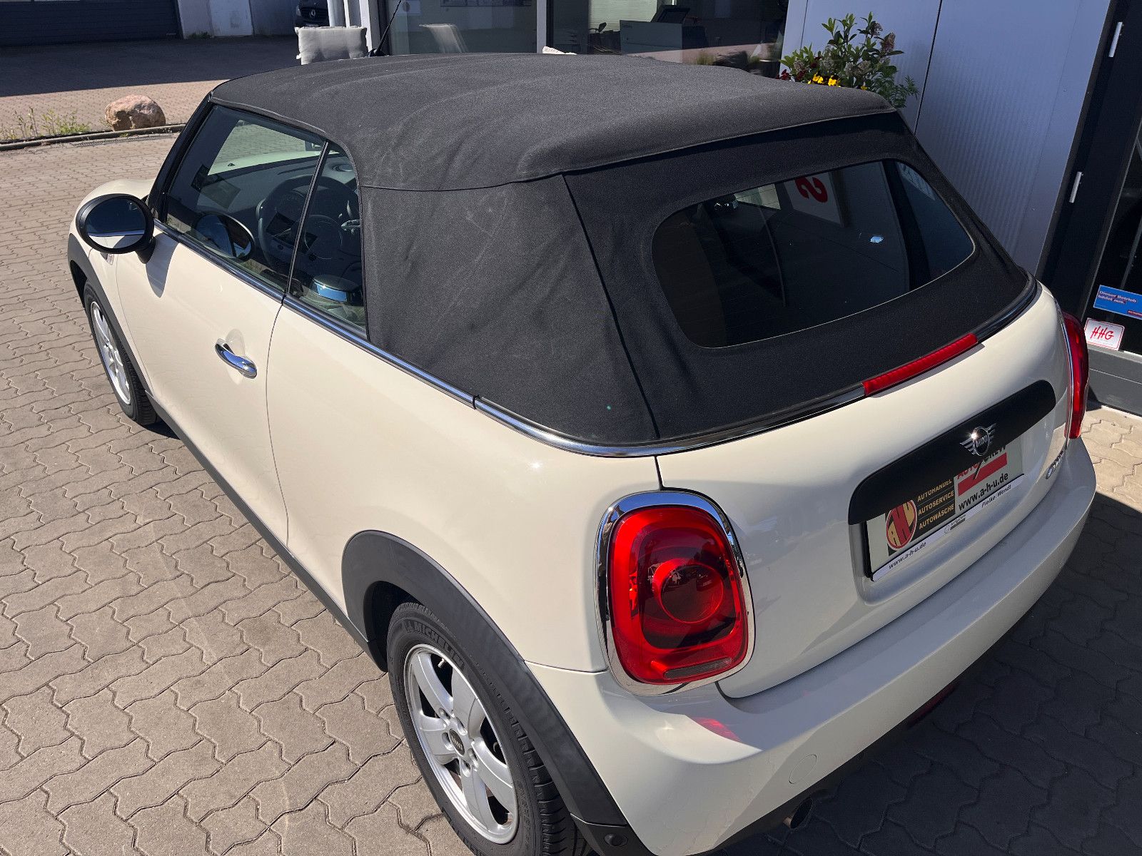 Fahrzeugabbildung MINI One Cabrio