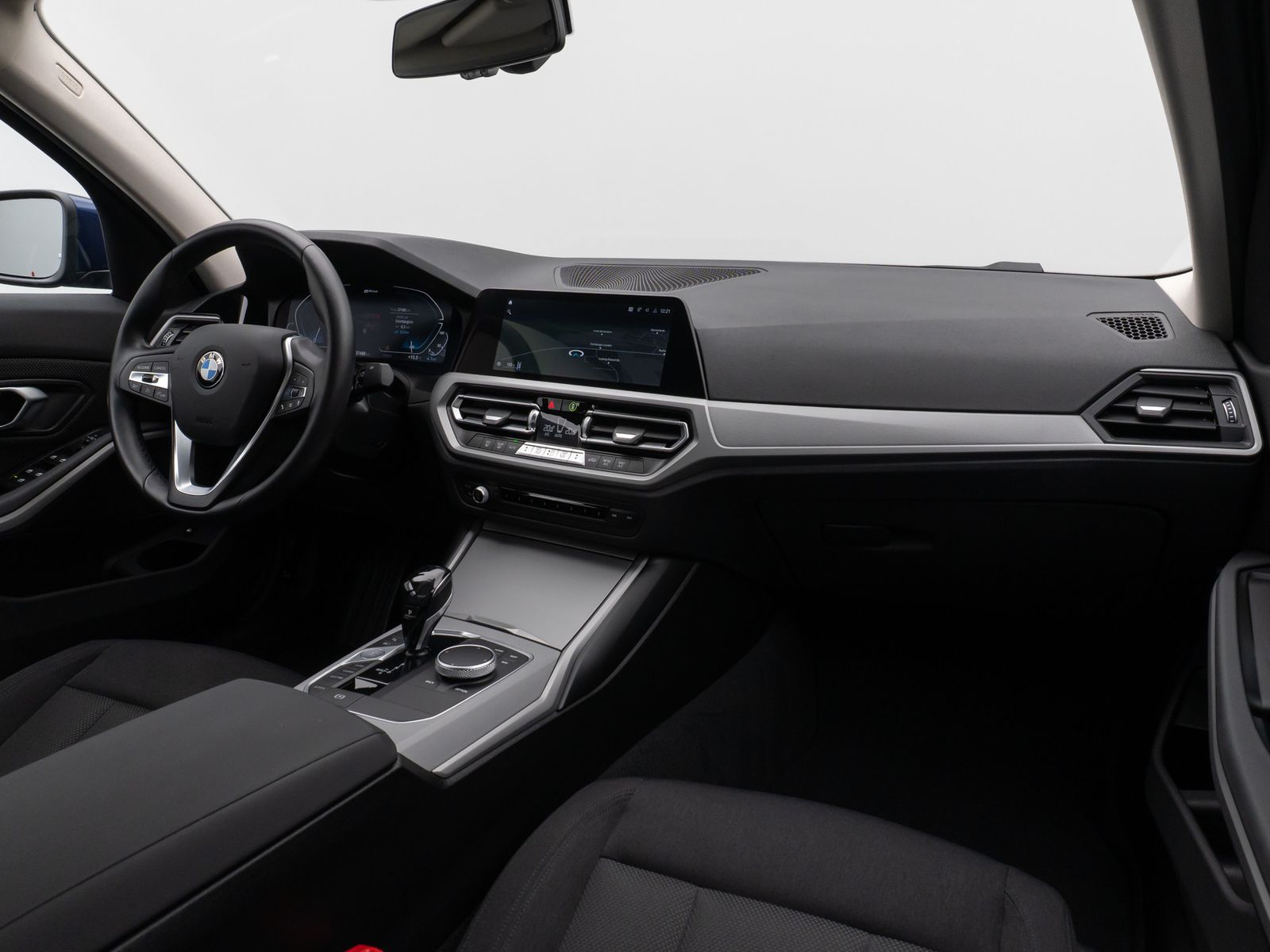 Fahrzeugabbildung BMW 330e  CockPitPro PDC Alarm Geschwindigkeitsreg