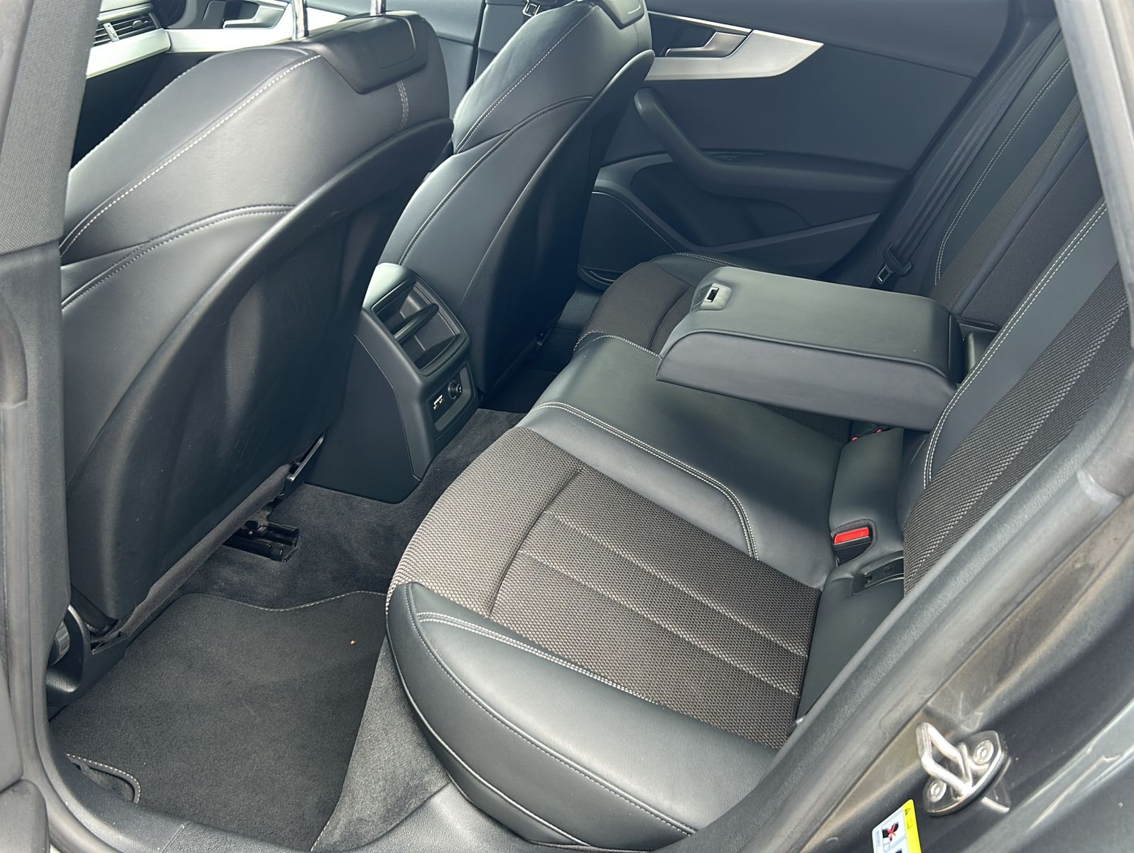 Fahrzeugabbildung Audi A5 40 TDI S-Line