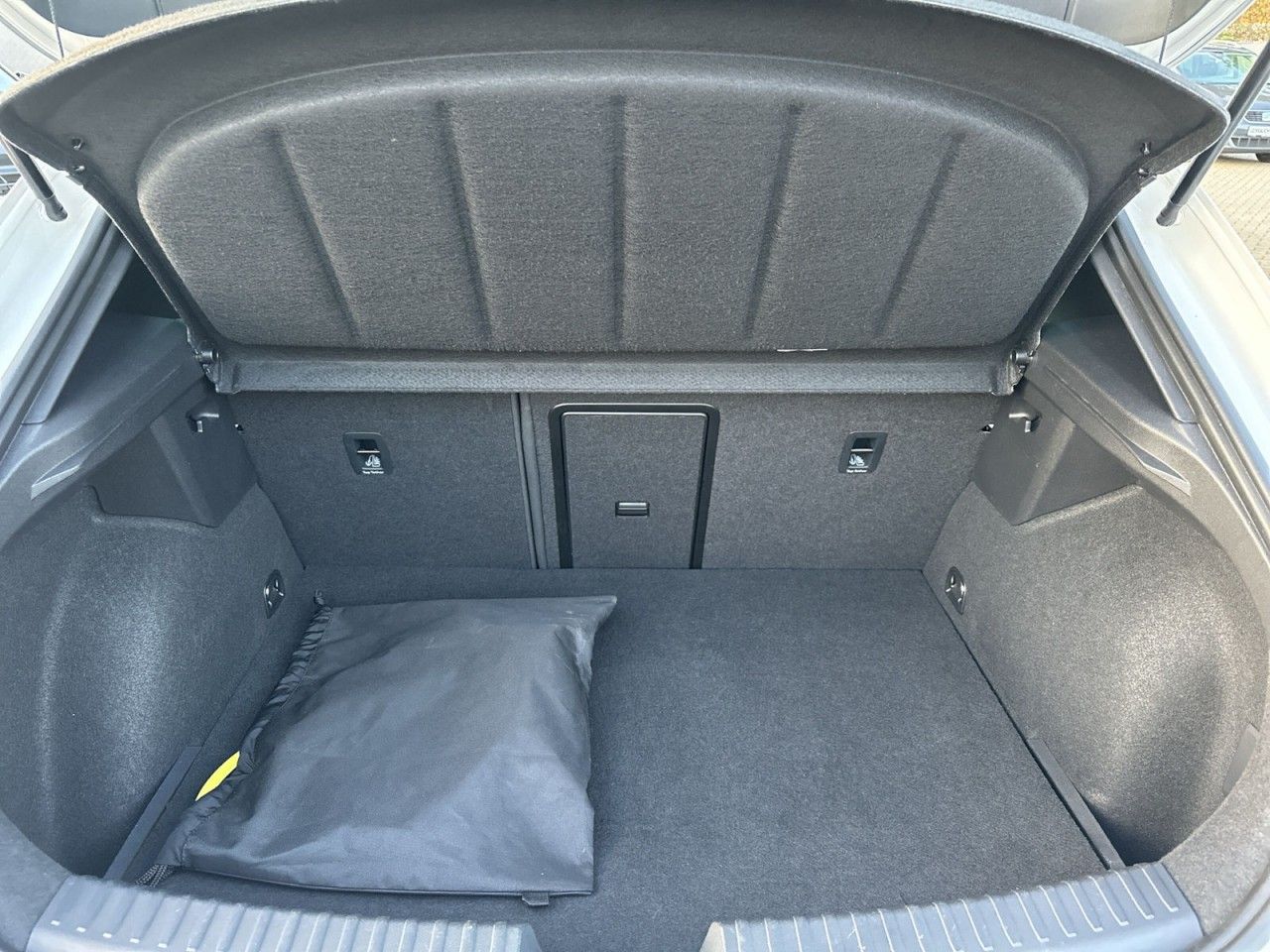 Fahrzeugabbildung CUPRA Leon VZ 1.4 e-Hybrid 245 PS DSG