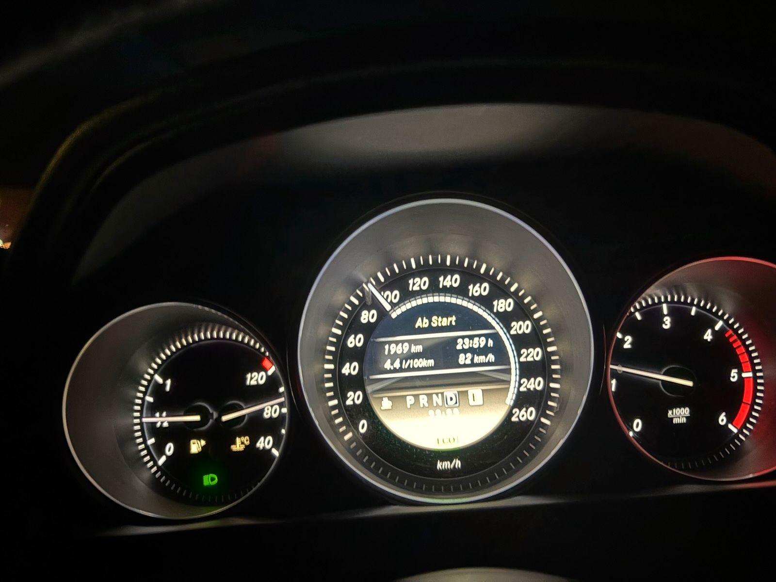 Mercedes-Benz C200 2012 — photo 11