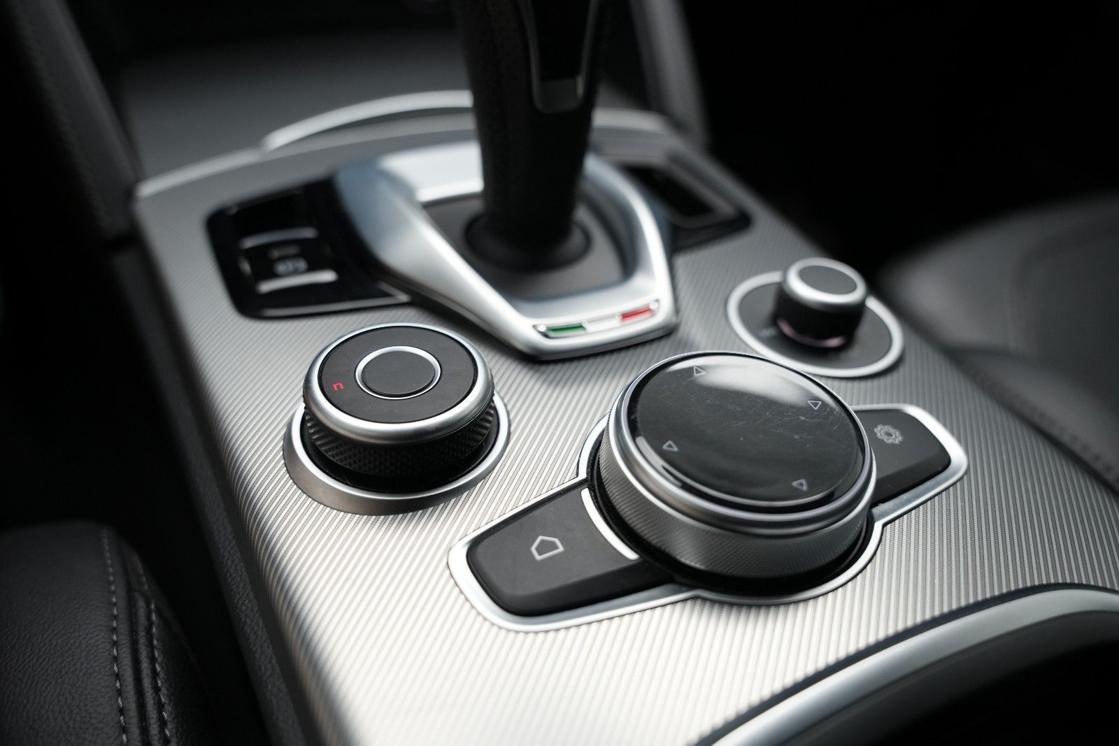 Fahrzeugabbildung Alfa Romeo Stelvio Veloce *Kamera*Leder*Memory*AllBlack