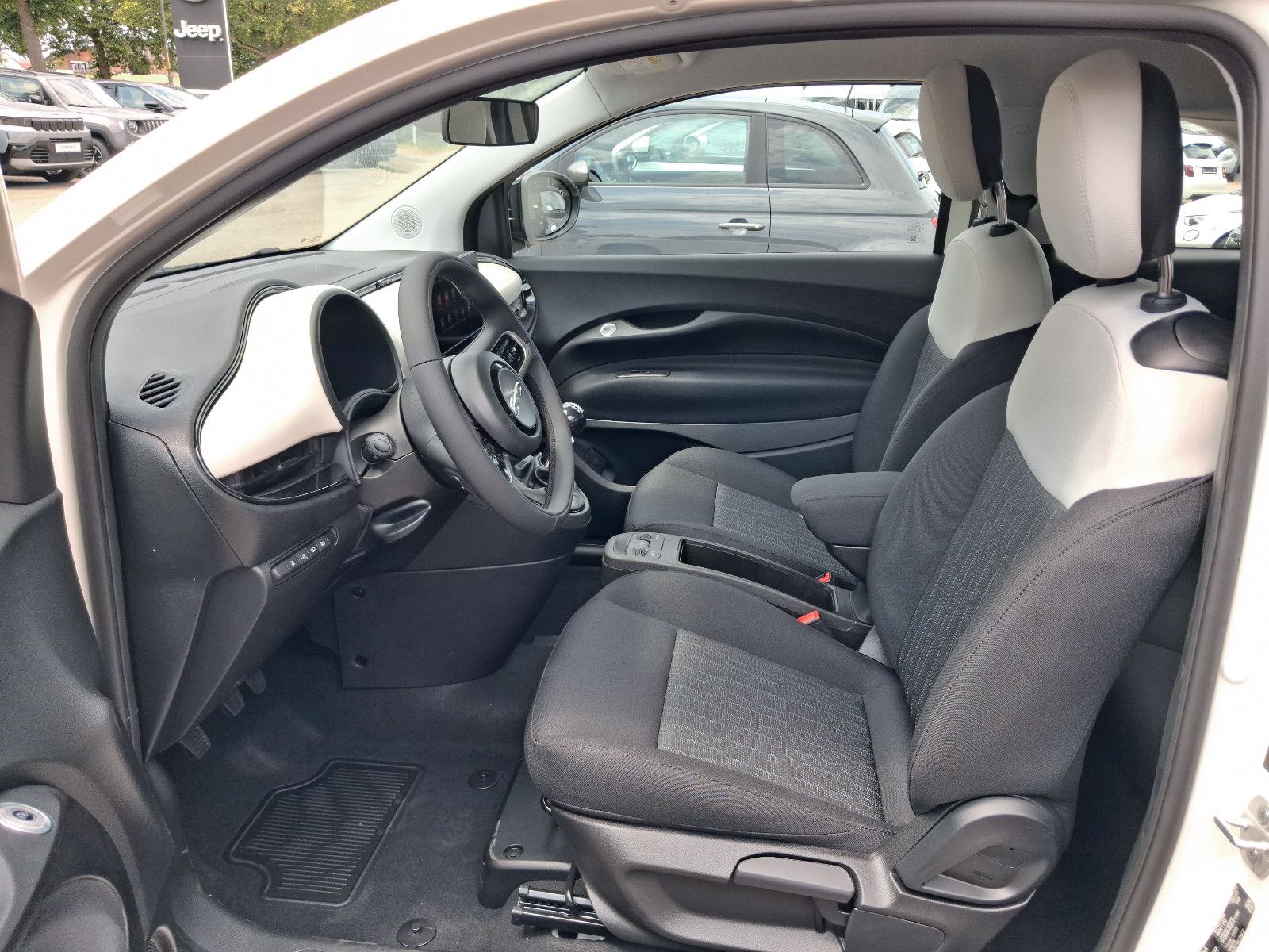 Fahrzeugabbildung Fiat 500 1.0 Hybrid FireFly 48 kW Icon