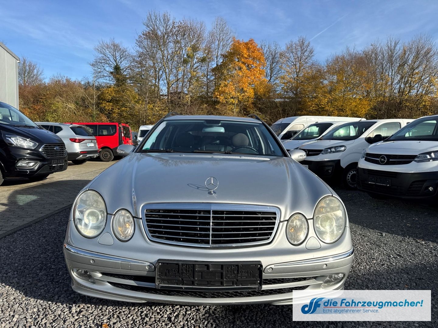 Fahrzeugabbildung Mercedes-Benz E 240 Navi Bi-Xenon Klimaautom e-Sitze *EXPORT