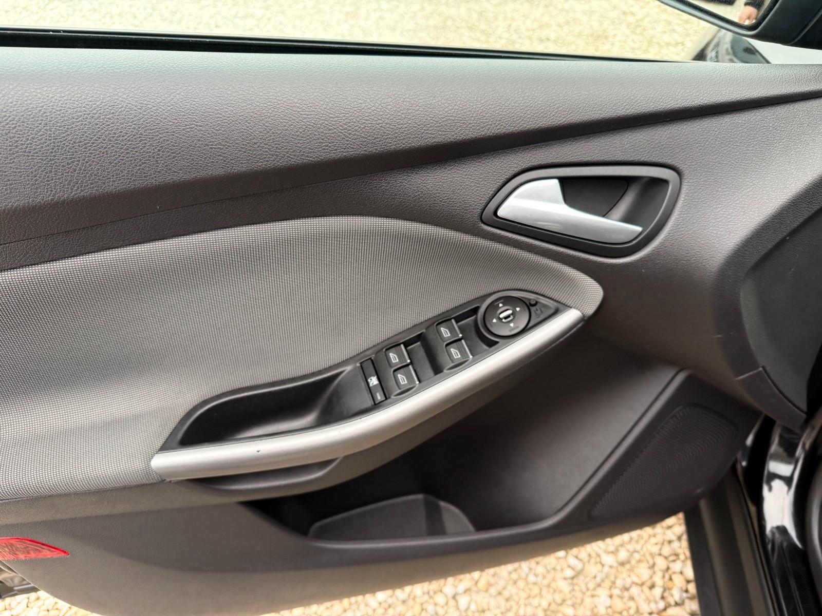 Ford Focus 2014 — photo 15