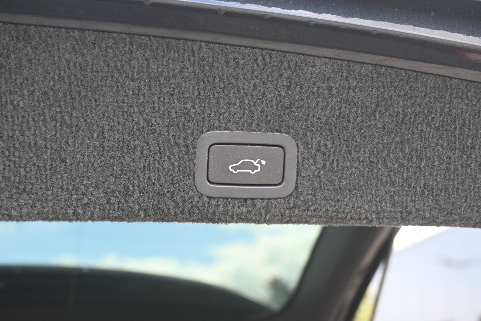 Fahrzeugabbildung Volvo XC60 2.4D Summum Drive*BiXenon*PDC*CD*Servo*USB