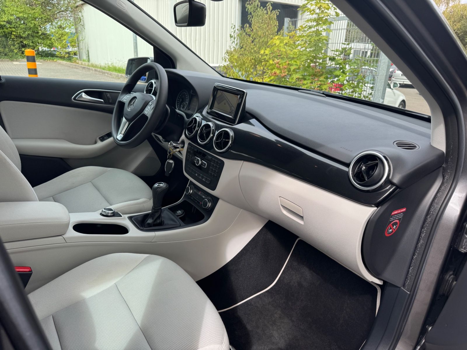 Fahrzeugabbildung Mercedes-Benz B 200 Navi+PDC+LED