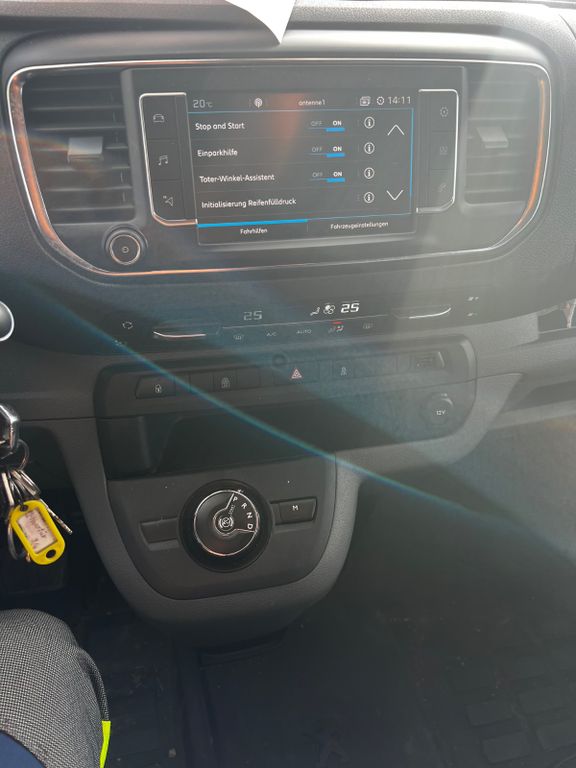 Image of Peugeot e-Traveller