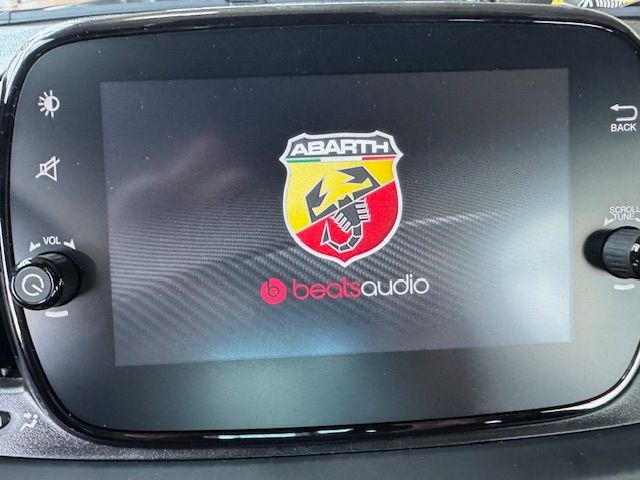 Fahrzeugabbildung Abarth 695 Competizione KLIMA NAVI BEATS