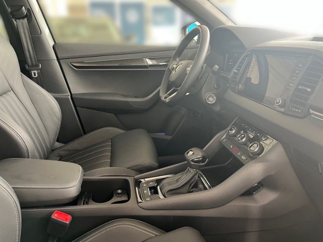 Fahrzeugabbildung SKODA Karoq 1.5 TSI DSG SPORTLINE KAMERA PANORAMA NAVI