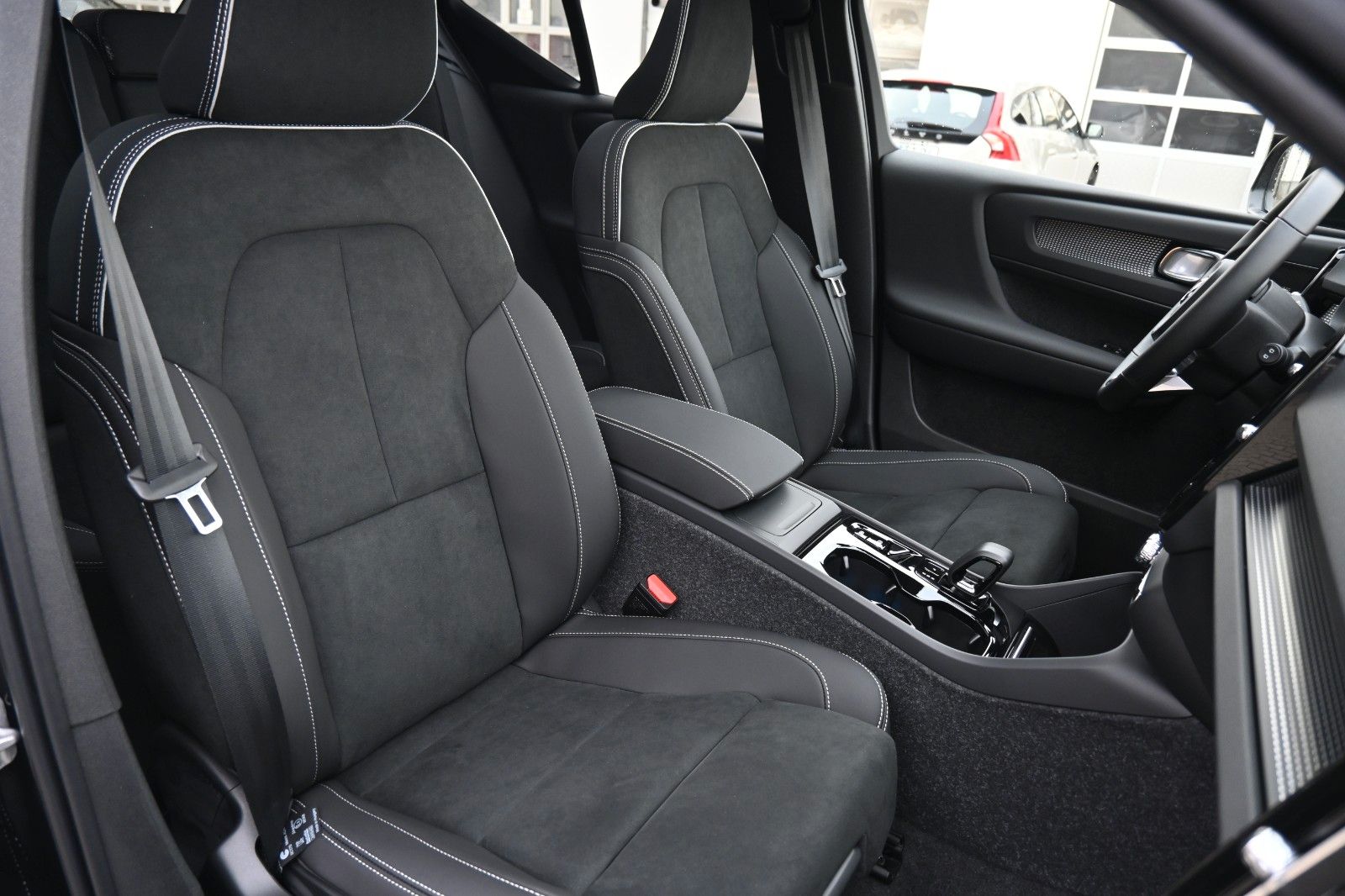 Fahrzeugabbildung Volvo XC40 B3 DKG Plus Black Edition*PANO*360°*ACC