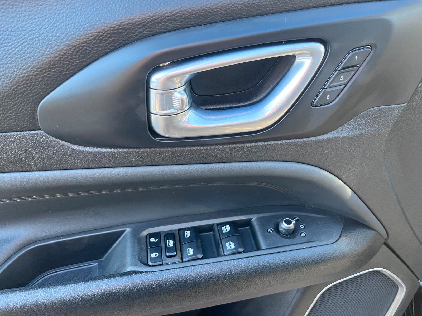Fahrzeugabbildung Jeep Compass Summit Mild-Hybrid FWD Navi elektr. uvm
