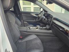 Fahrzeugabbildung Rafale Alpine E-Tech Plug-in 300 4x4