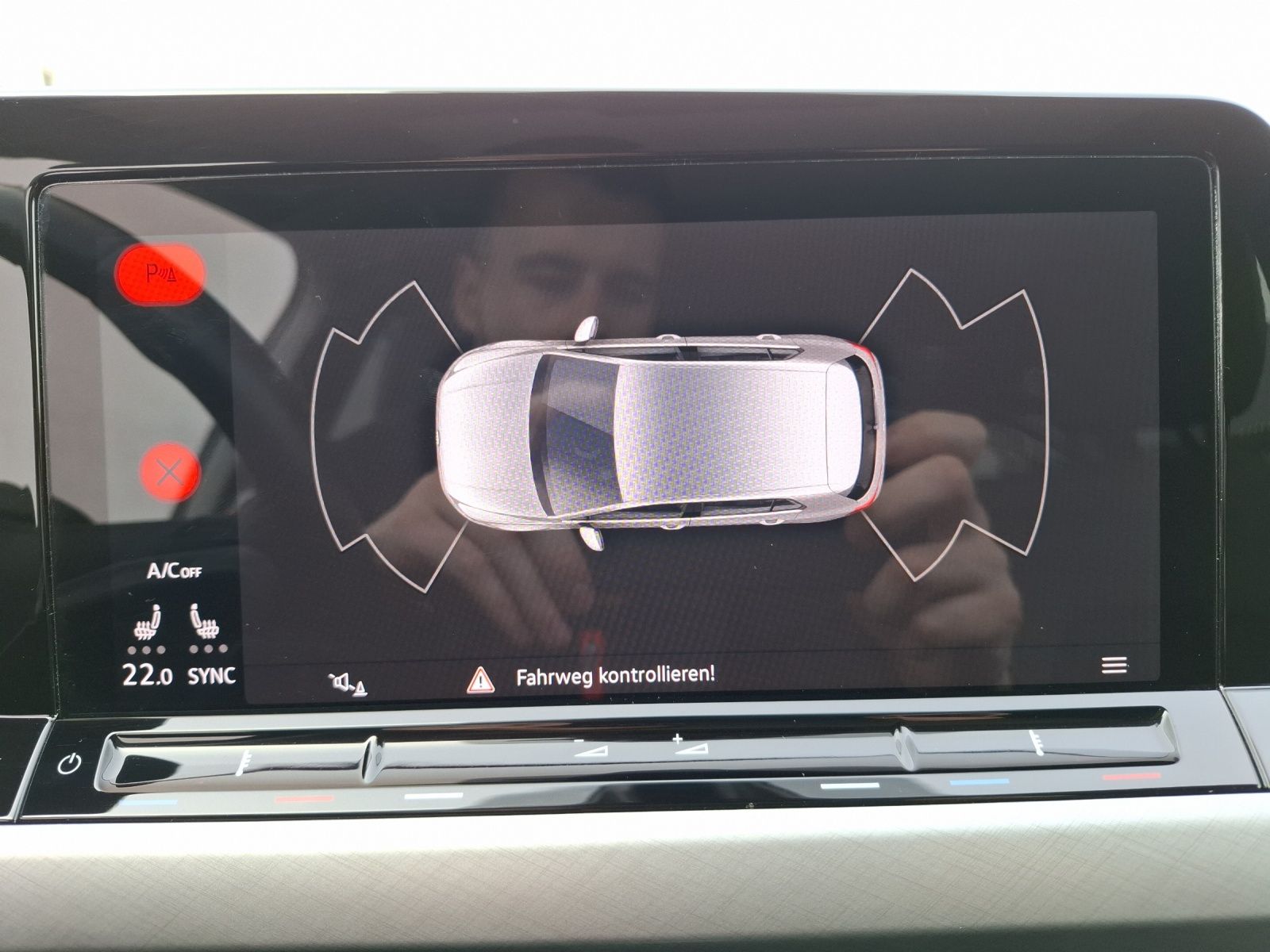 Fahrzeugabbildung Volkswagen Golf VIII TSI Life Matrix Navi AID Pano ACC PDC