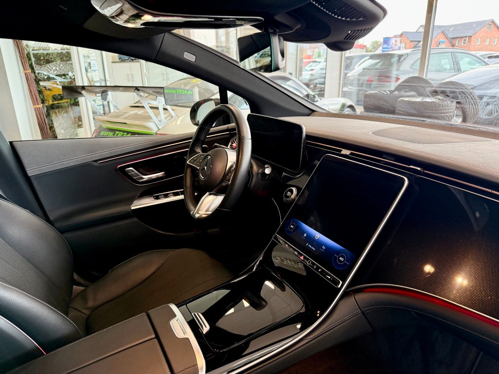 Fahrzeugabbildung Mercedes-Benz EQE 300 Electric Art Advanced/AHK/Kamera/19Zoll