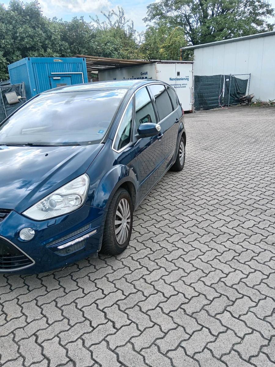 Ford S-MAX 2012 — rear view