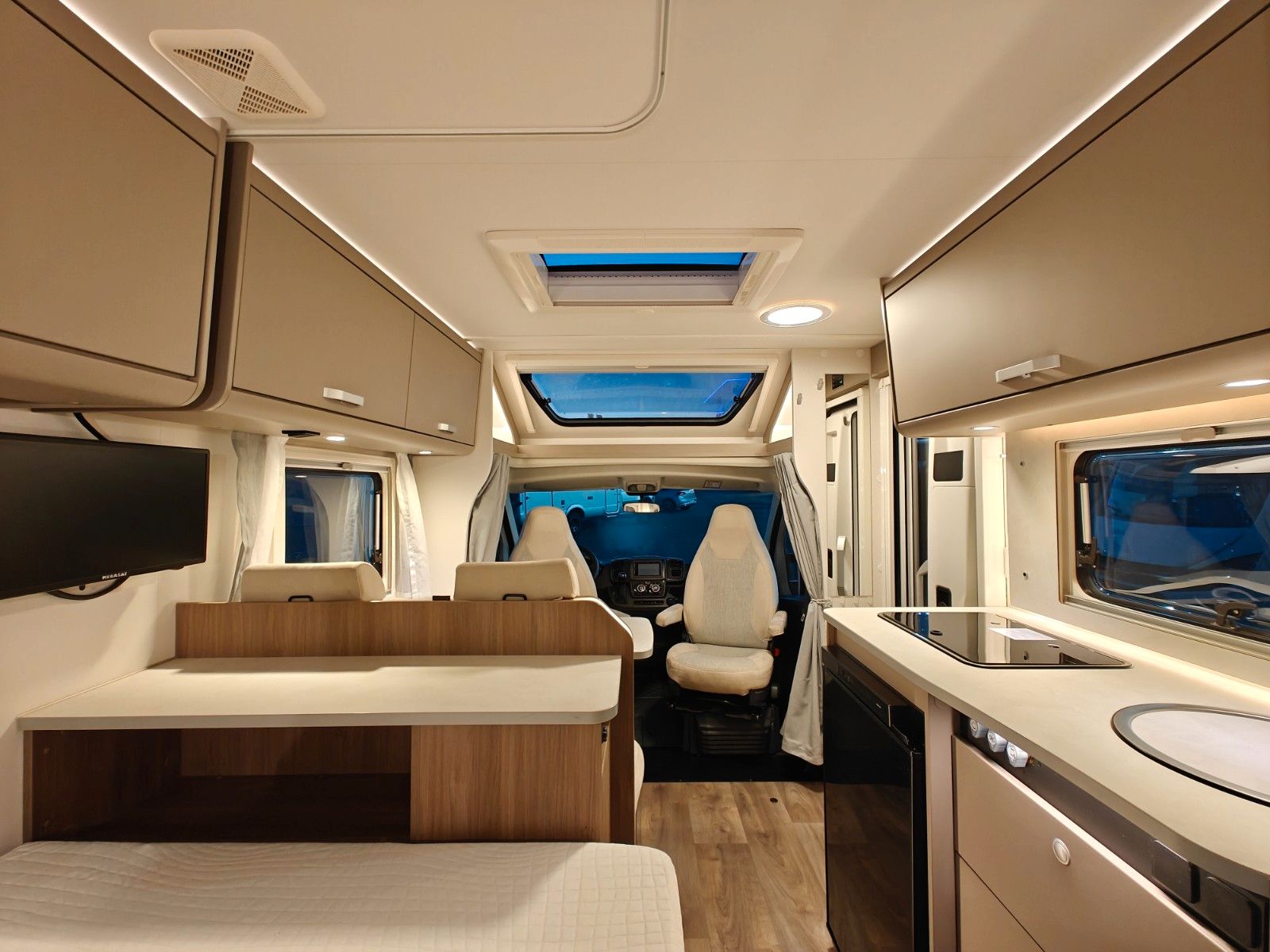 Fahrzeugabbildung Carado T-135 - SAT, TV, 2x Batterie, Solar, Automatik!