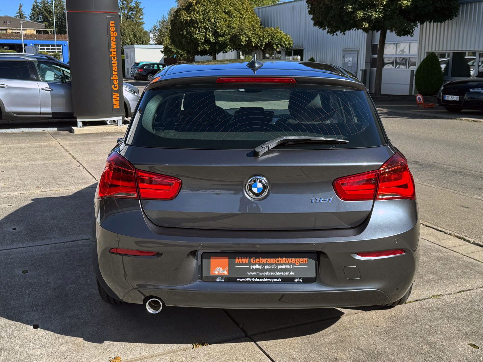Fahrzeugabbildung BMW 118i 5-trg. Aut. Advantage LED TEMP PDC SHZ NAV