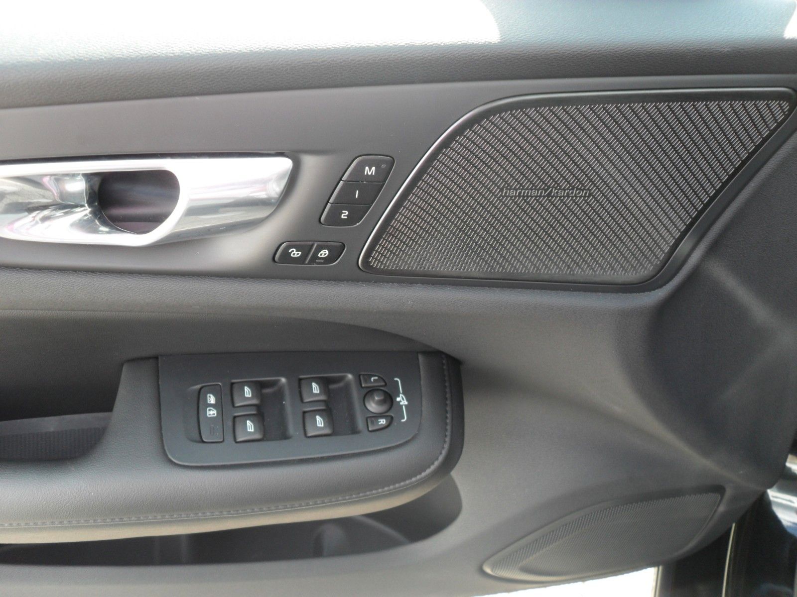 Fahrzeugabbildung Volvo S60T8 Lim. Ultimate Dark | 360° | HeadUp | Pano.