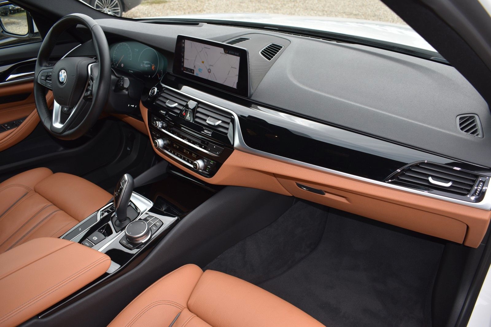 Fahrzeugabbildung BMW 530 d Touring Sport Line Panora Leder HUD AHK ke