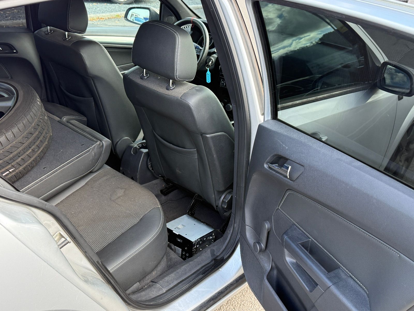 Fahrzeugabbildung Opel Astra H 1.9 CDTI Lim. Innovation "110 Jahre" PDC