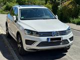 Volkswagen Touareg 3.0 V6 TDI *Executive* *Pano**Luftfd* - Volkswagen Touareg: Executive
