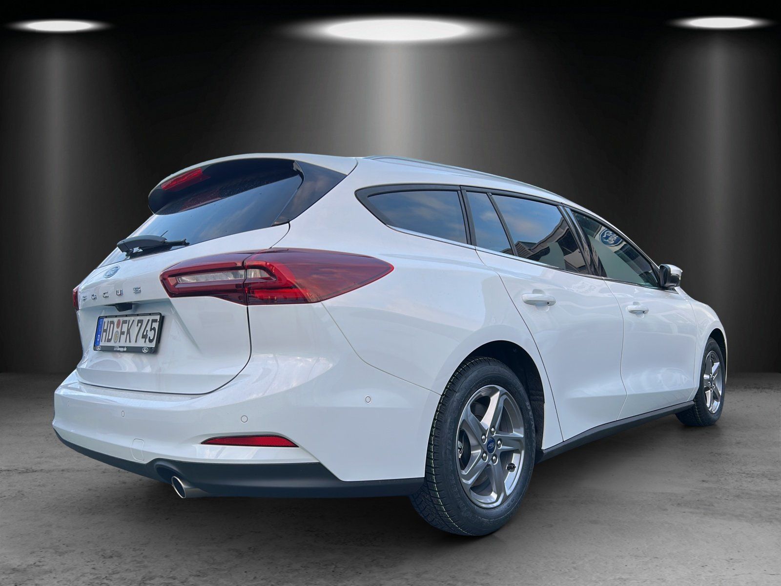 Fahrzeugabbildung Ford Focus Titanium x Winter Pak. B&O LED Schein. 17z