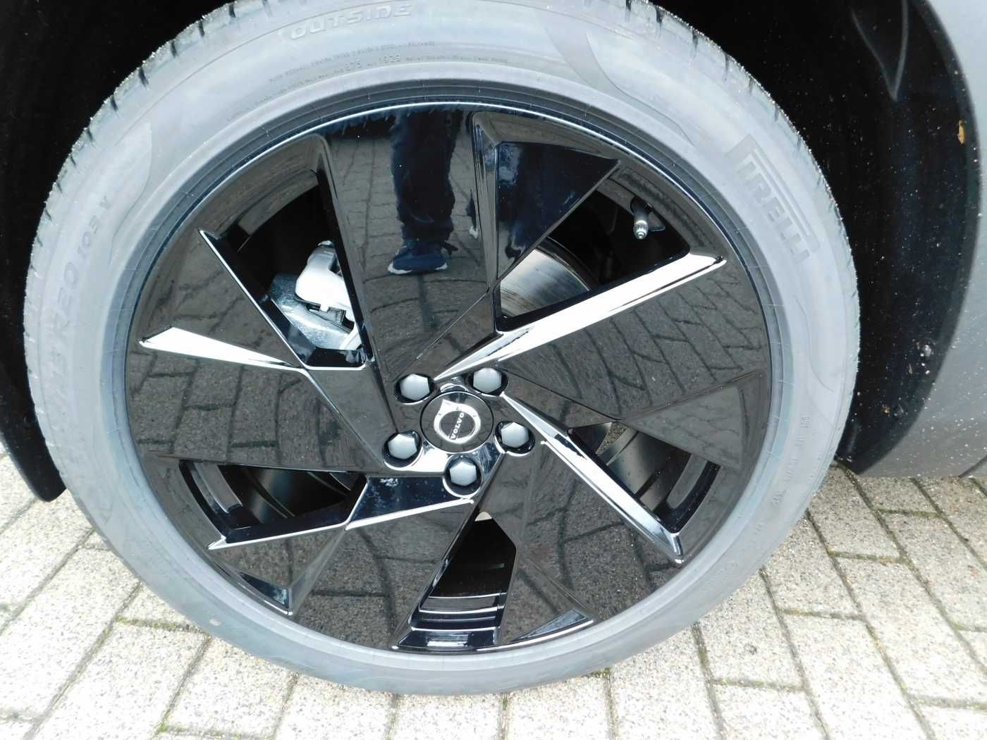 Fahrzeugabbildung Volvo XC40 B4 Plus Black Edition
