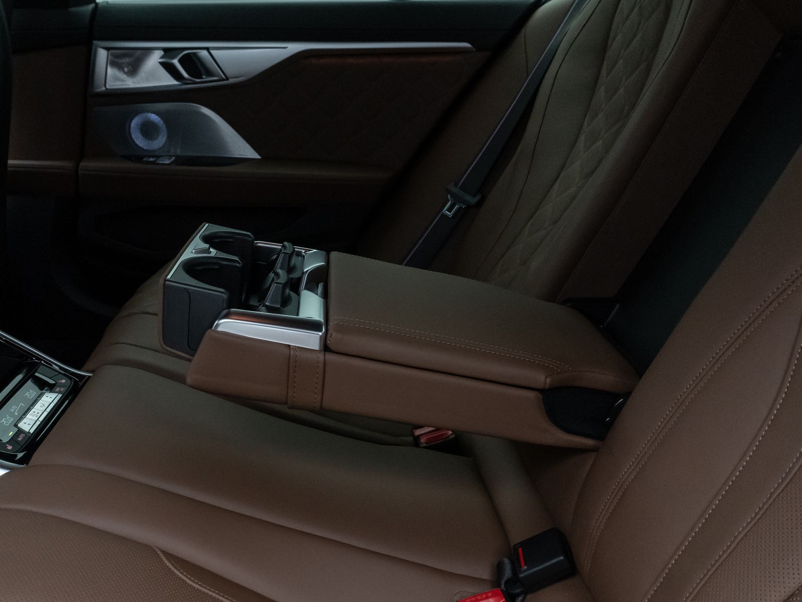 Fahrzeugabbildung BMW M8 Competition xD Gran Coupé 360°Laser HUD B&W