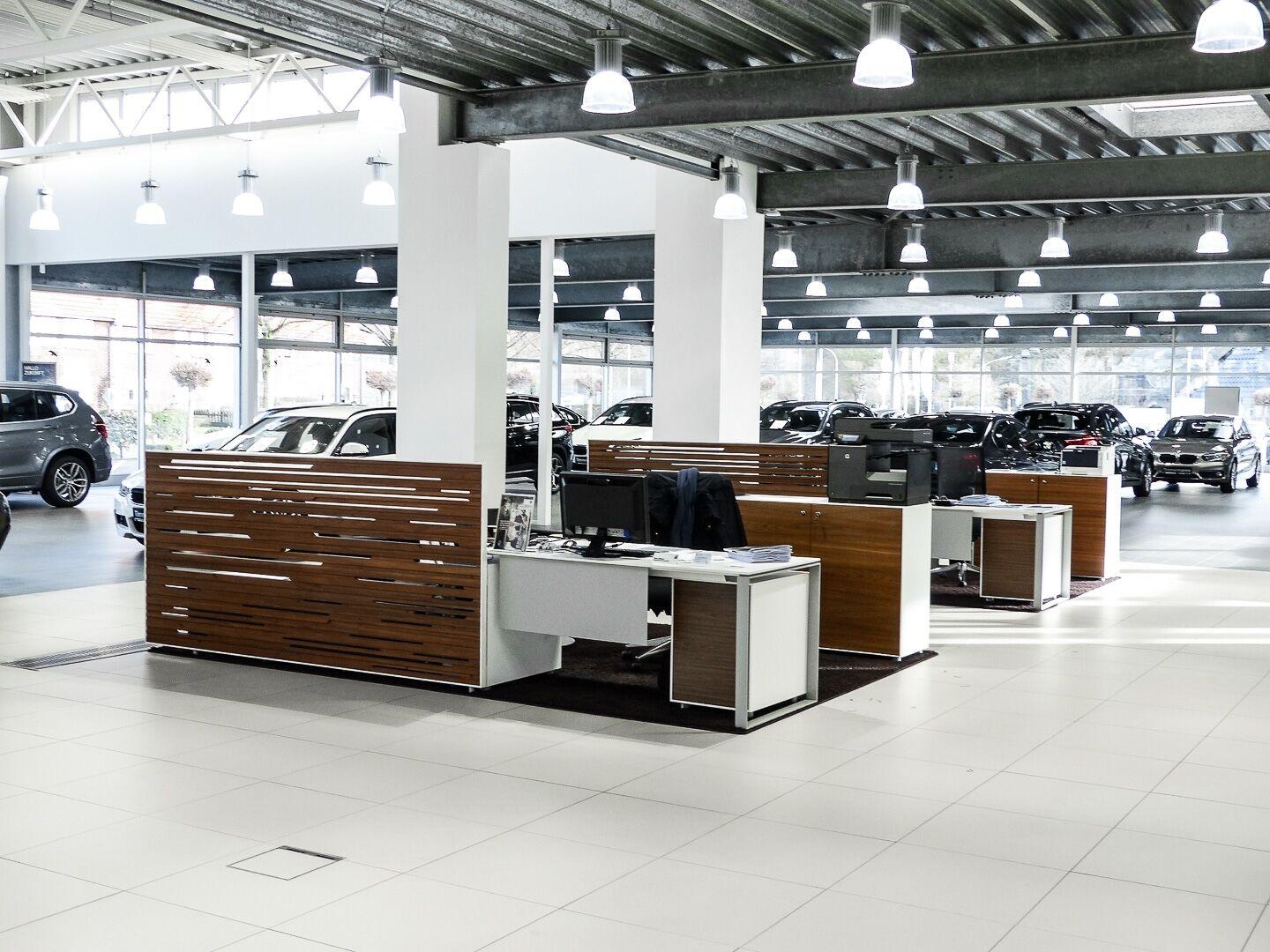 showroom-image-top