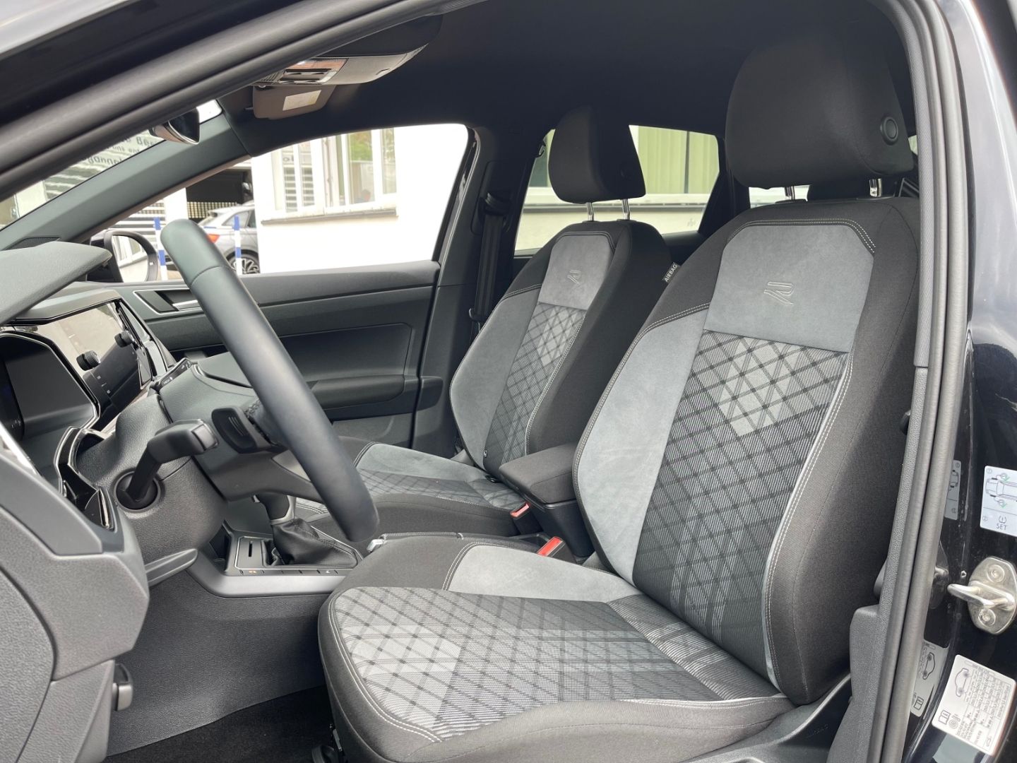Taigo 1.0TSI DSG R-Line - NAV*IQ*BLACK*KAMERA*1H