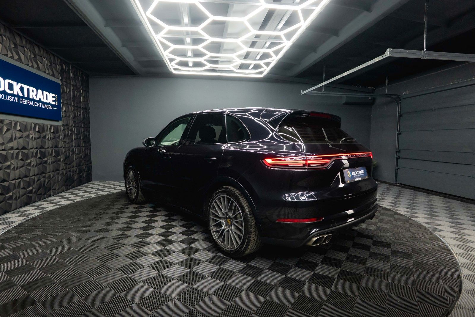 Fahrzeugabbildung Porsche Cayenne Turbo V8 Sport Chrono Black *ACC*LED*
