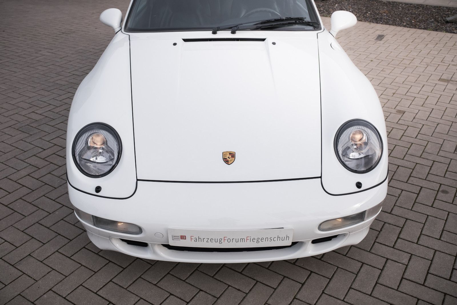 Fahrzeugabbildung Porsche 993/911 Carrera Coupé DAB-Tuner-Navigation