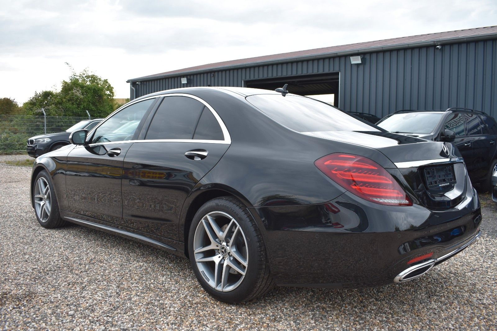 Fahrzeugabbildung Mercedes-Benz S 350 d 4Matic AMG Line Burmester Multib LED HUD