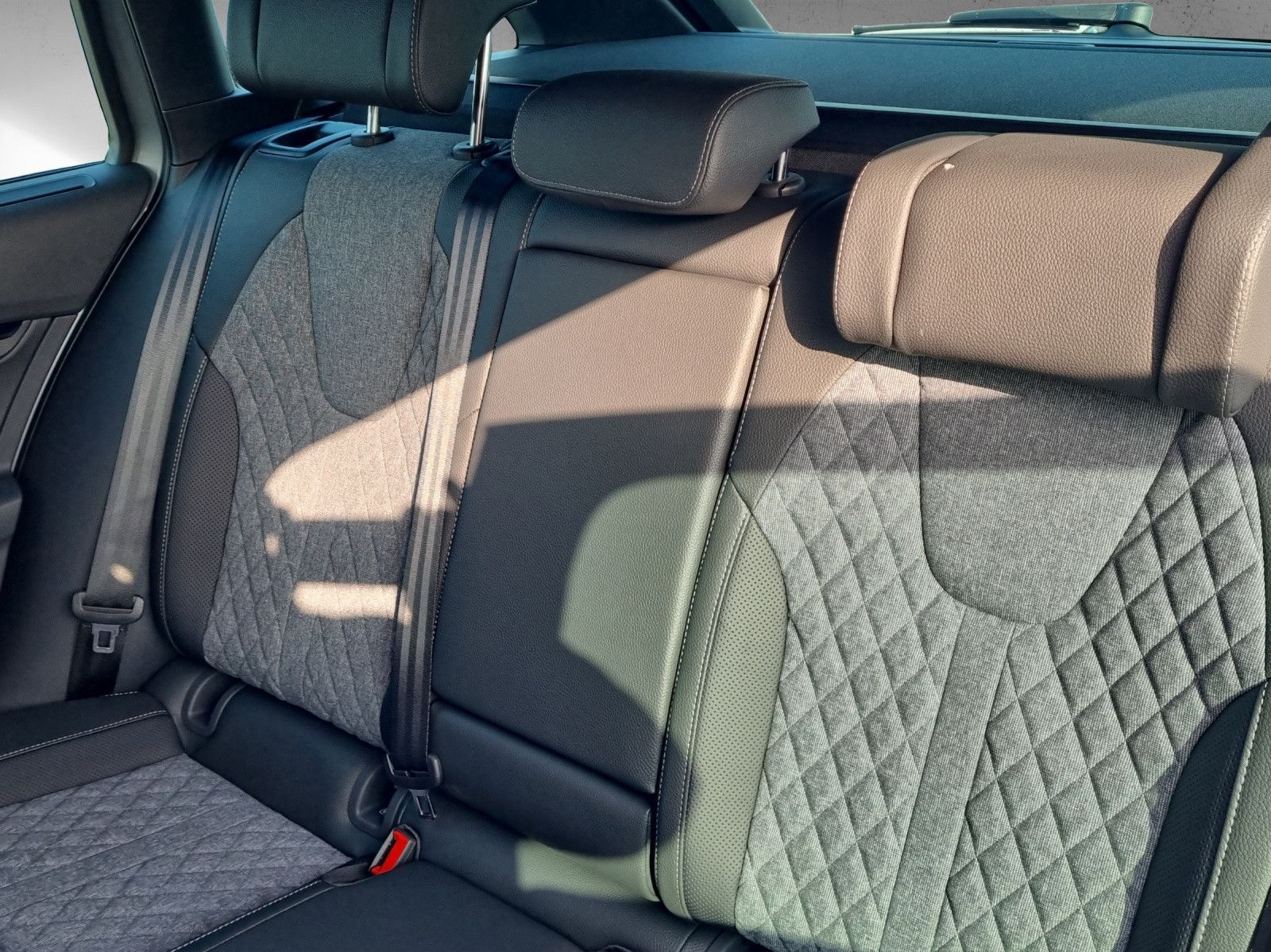 Fahrzeugabbildung SKODA Octavia Combi Sportline TDI Pano AHK Licht+