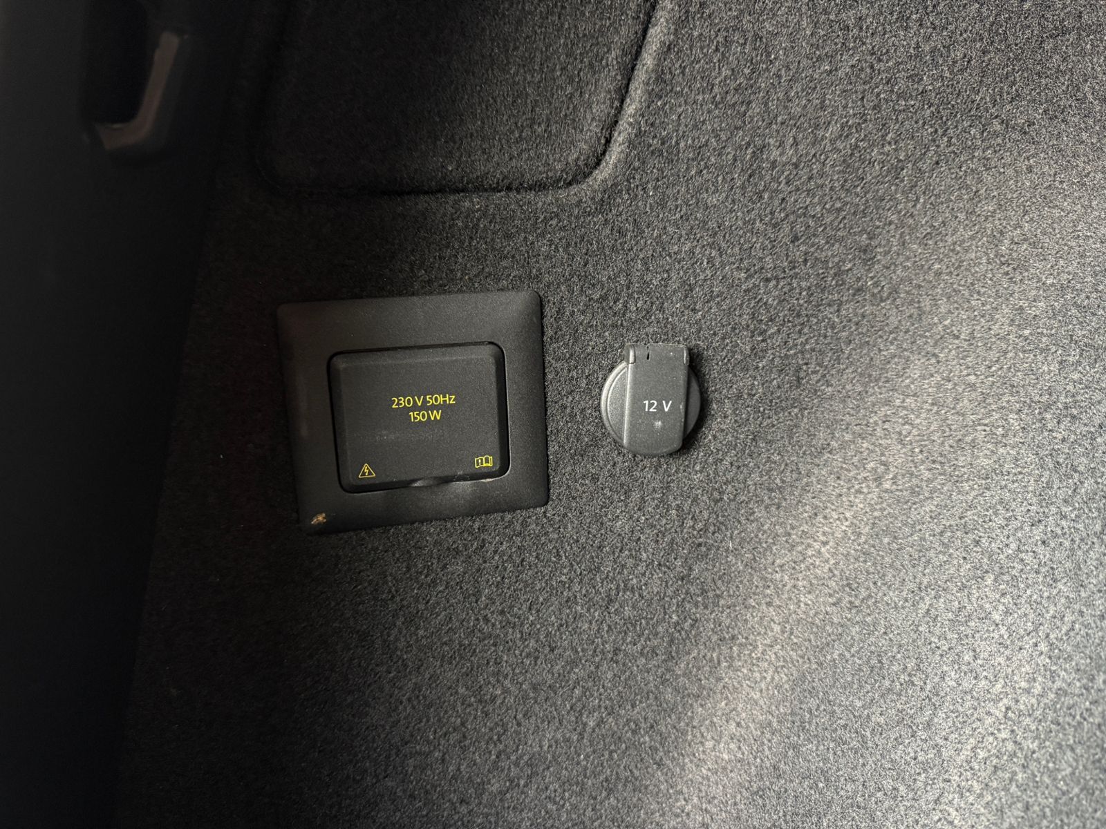 Fahrzeugabbildung SEAT Ateca Xcellence PANO BEATS ACC LED