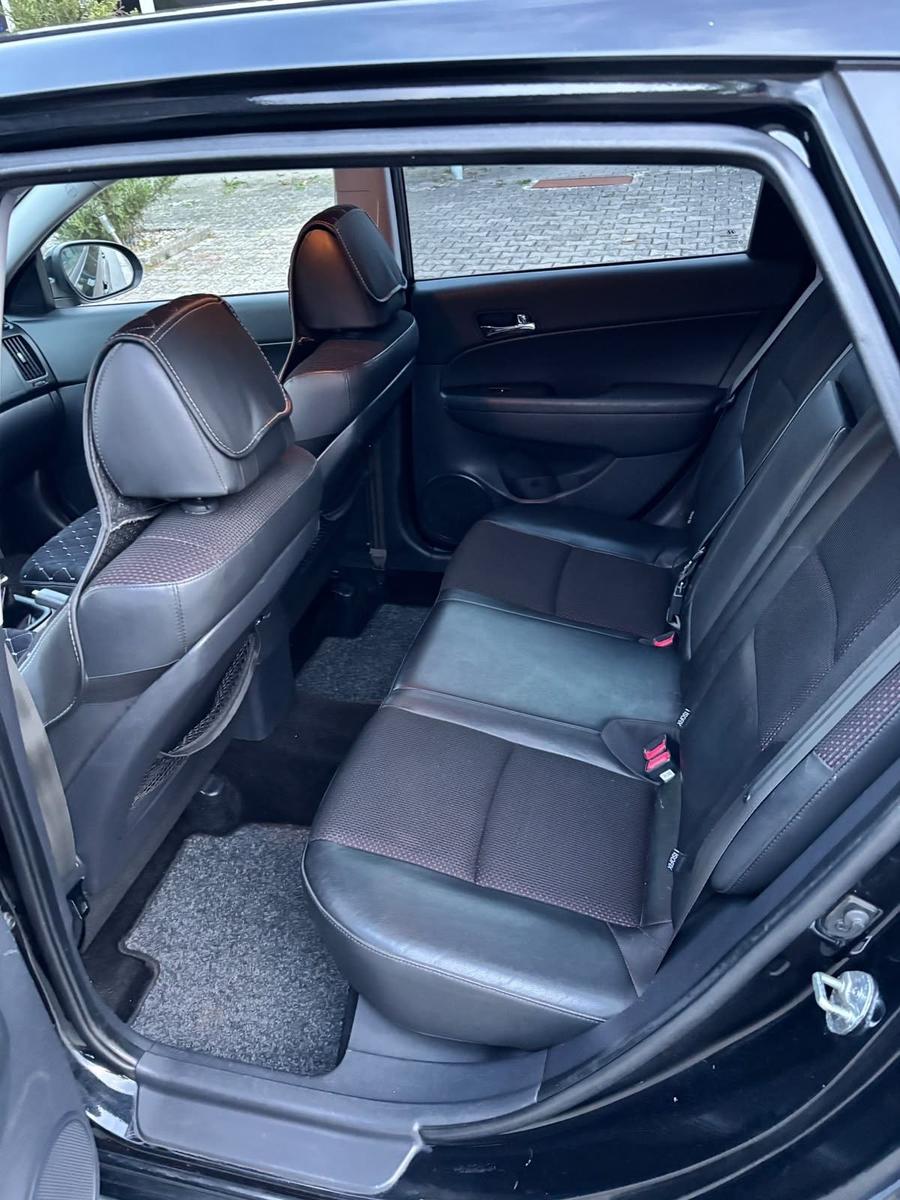 Hyundai i30 2011 — photo 15