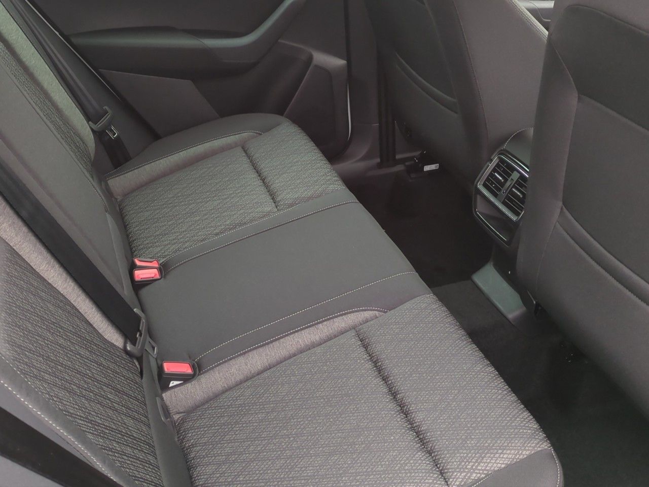 Fahrzeugabbildung SKODA Karoq 4x4 Selection TDI DSG AHK - 5 J.Garantie